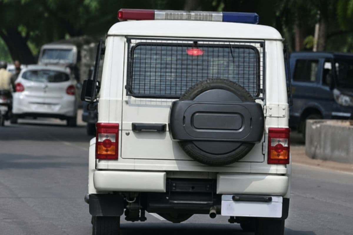 घरेलू कलह बनी जानलेवा, तेलंगाना में हंसिया से पति का काटा गला, आंध्र प्रदेश में चाकू से पति की हत्या