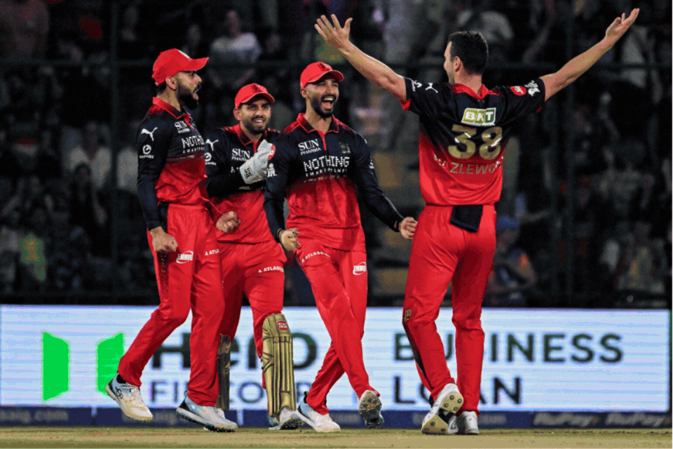 DC vs RCB: हेजलवुड और भुवनेश्वर का जलवा, बेंगलुरु ने दिल्ली को 9 विकेट से रौंदा