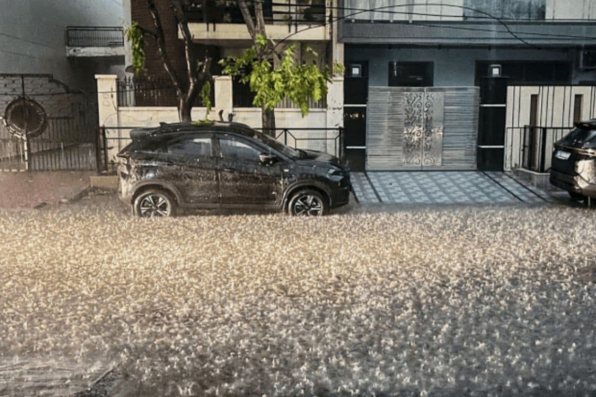 Delhi Weather Update: सावधान दिल्ली, 60km की रफ्तार से आएगी आंधी और बारिश, मौसम विभाग ने जारी किया भारी अलर्ट