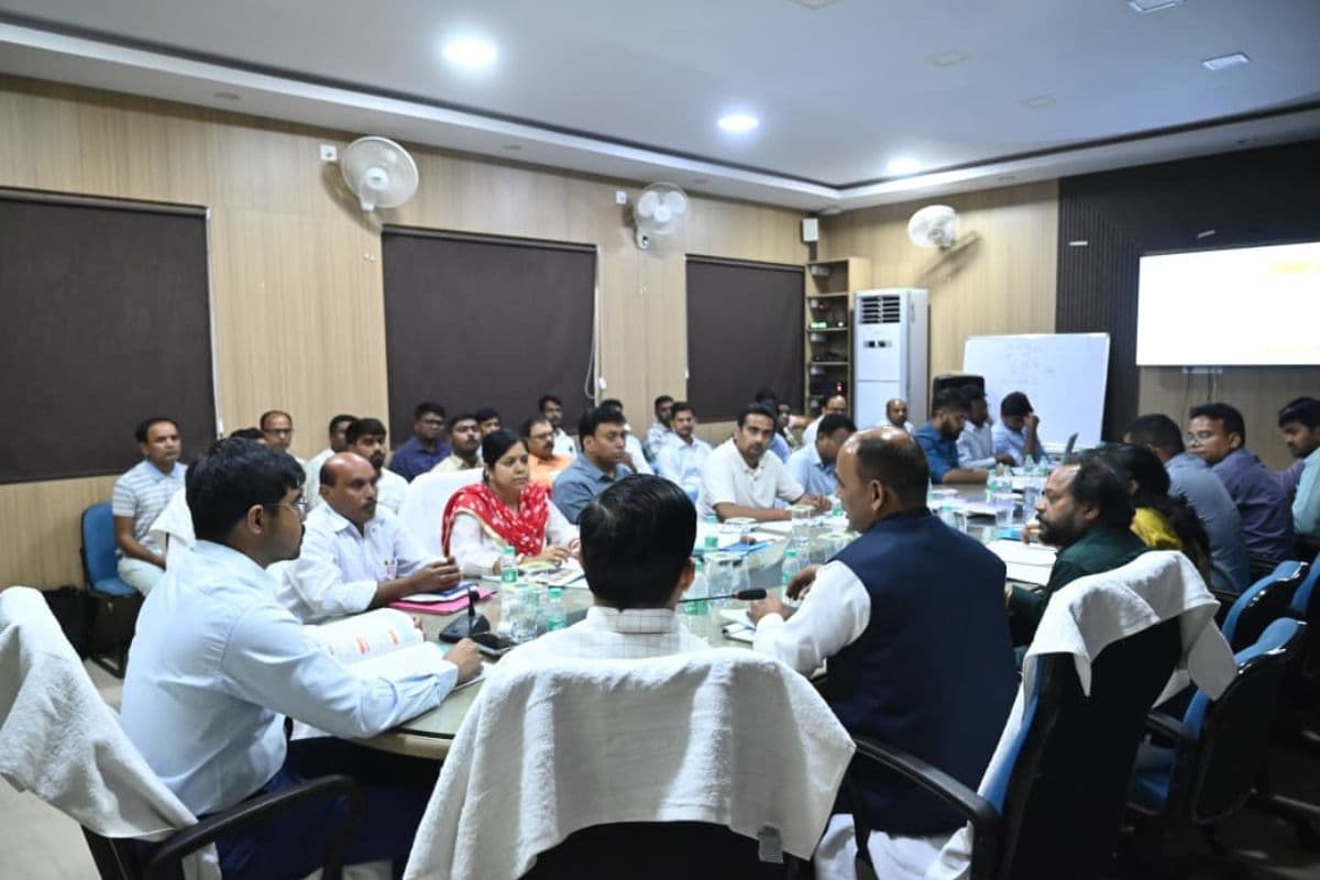 देवघर में डिजिटल जनगणना की तैयारी, डीसी ने दिया 'सटीक आंकड़ों' का मंत्र, एंड्रॉयड फोन से होगी एंट्री