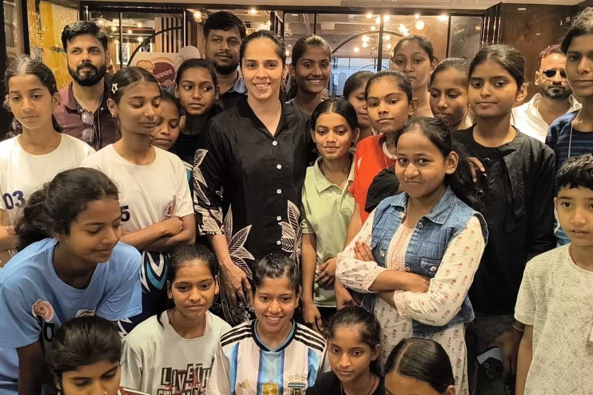 साइना नेहवाल पहुंचीं देवघर, बाबा बैद्यनाथ धाम में पूजा कर खेल के महत्व पर दिया संदेश