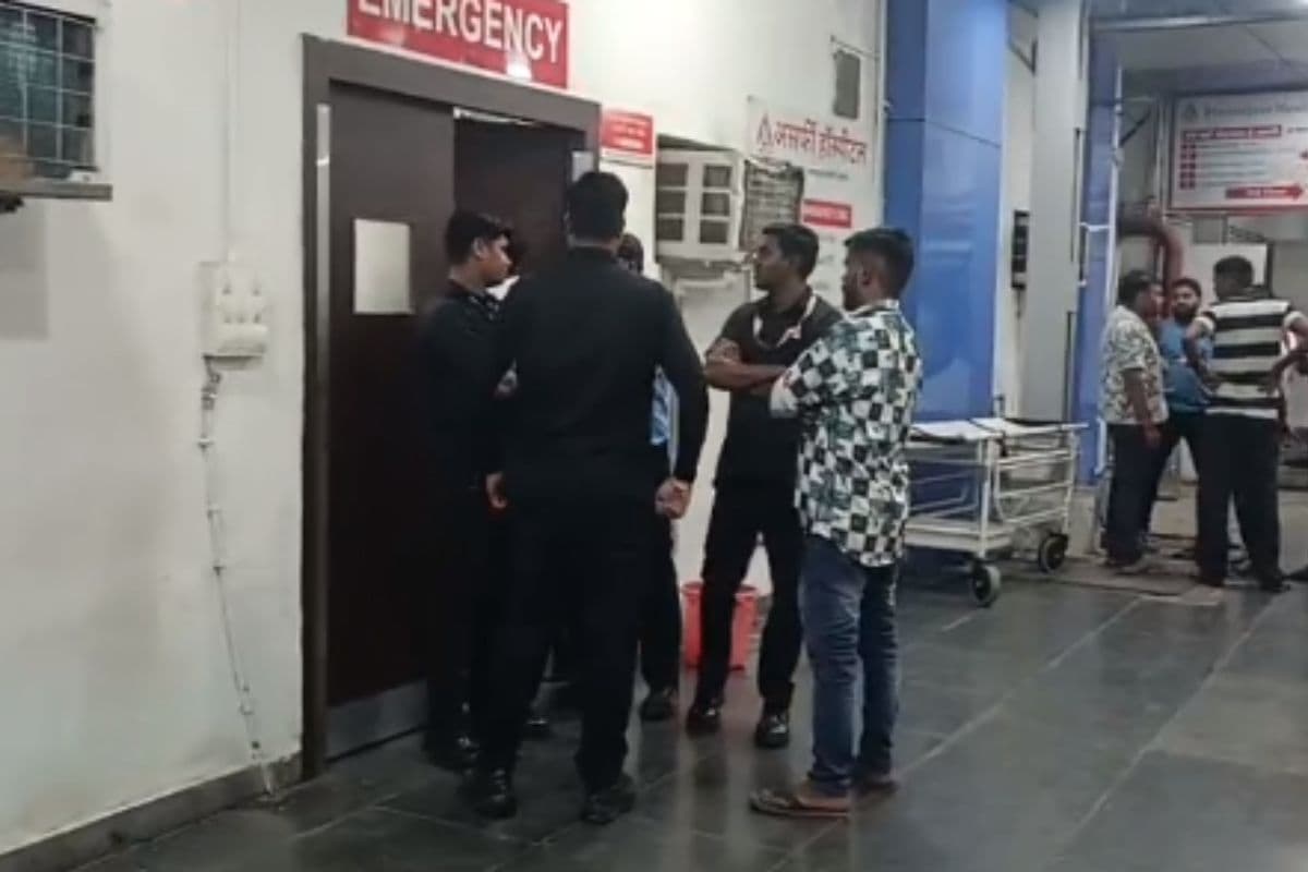 धनबाद में अपराधियों का तांडव: दादा-दादी के सामने मेयर संजीव सिंह के समर्थक को मारी गोली, हालत नाजुक