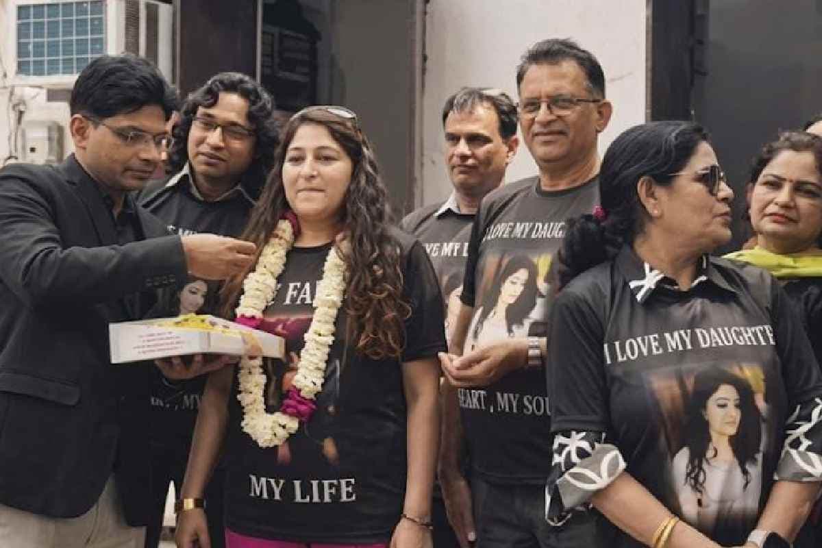 Video : तलाक के बाद बेटी का जश्न, जज पिता ने ढोल-नगाड़ों से स्वागत कर बदली समाज की सोच