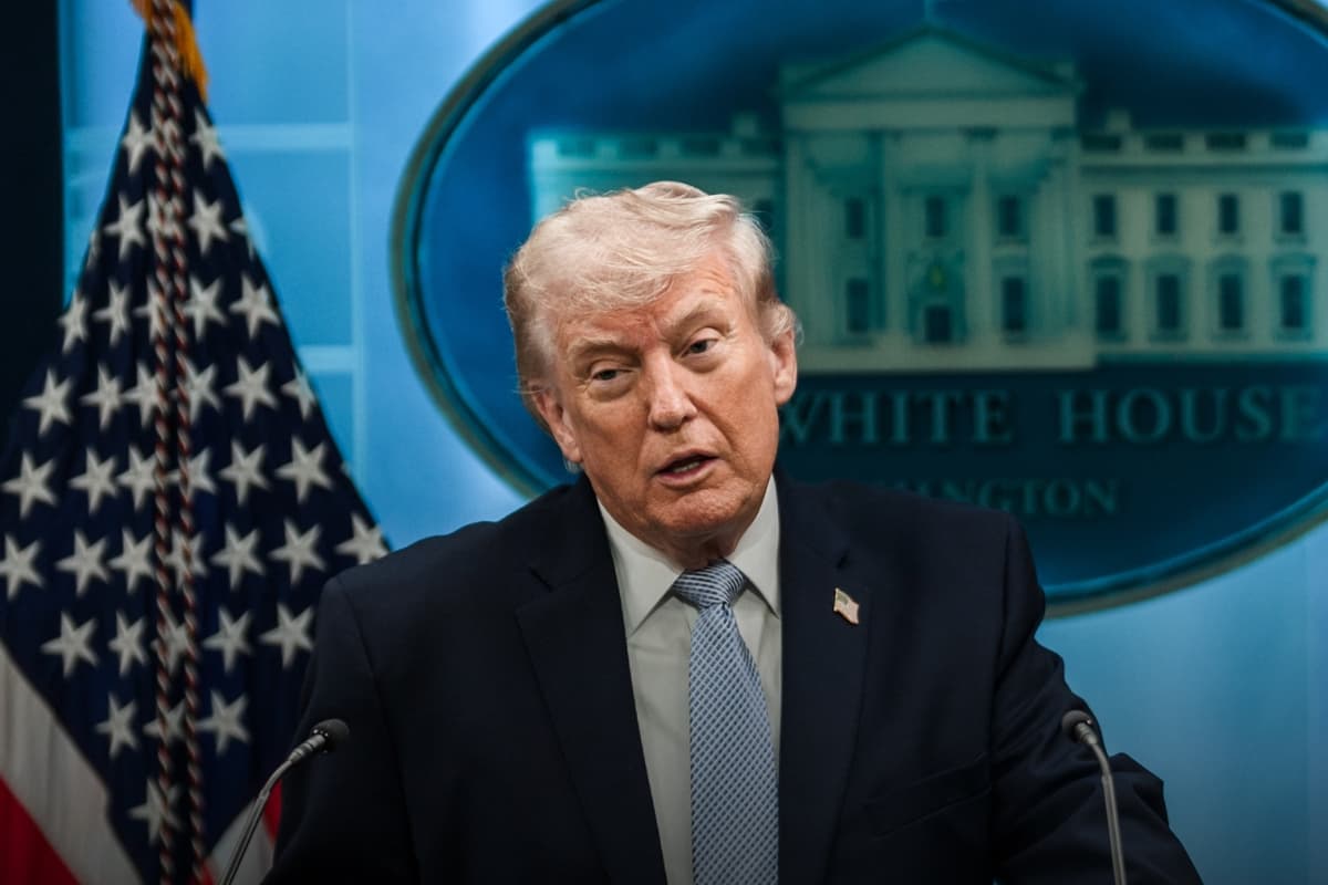 मिडिल ईस्ट से हटेगा US का सबसे बड़ा एयरक्राफ्ट कैरियर, ईरान के खिलाफ अब क्या है ट्रंप का प्लान?