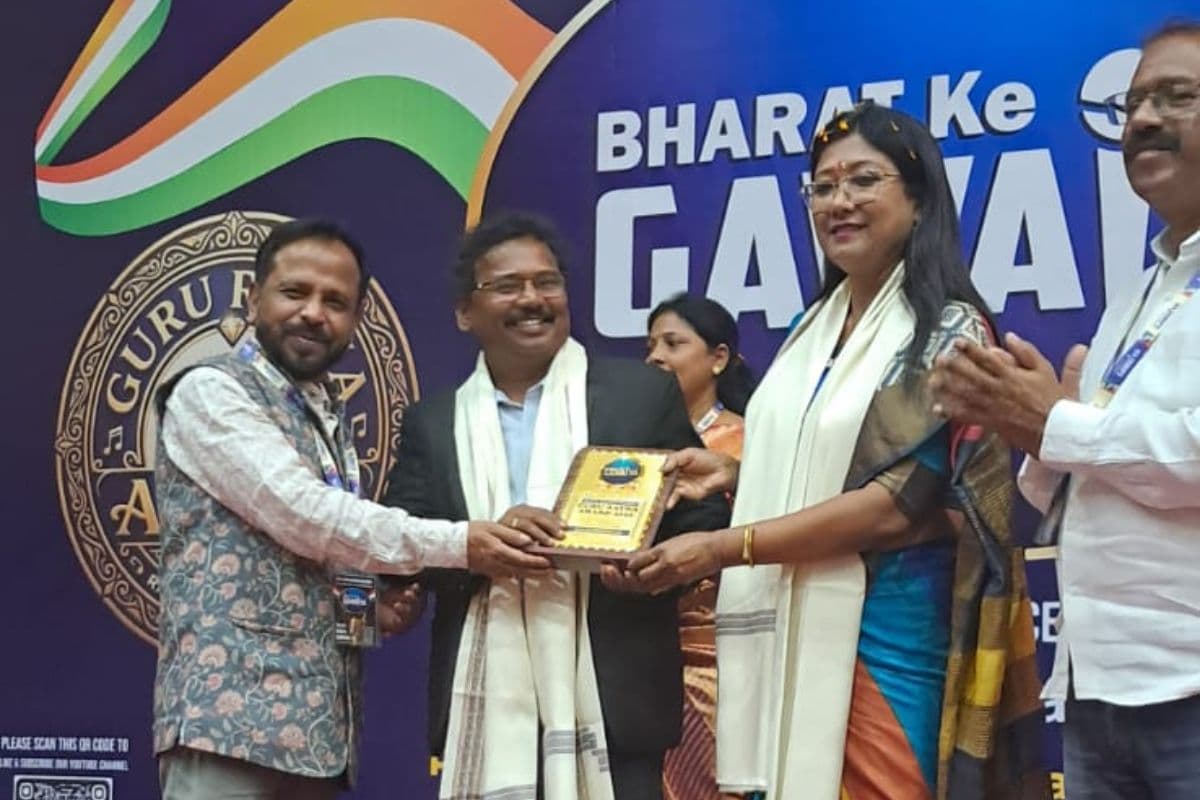 झारखंडी लोक कला का गौरव बढ़ा: गायक डॉ लक्ष्मीकांत नारायण बड़ाईक को 'गुरु रत्न सम्मान'