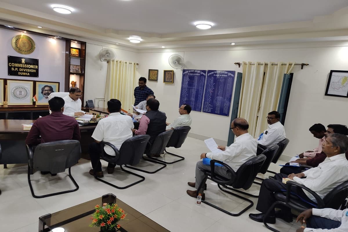 दुमका में केंदू पत्ती तोड़ने वालों को बड़ी राहत, बढ़ी हुई दर से मिलेगा ज्यादा भुगतान