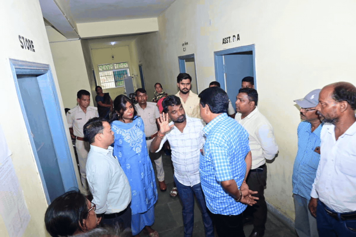 विधायक संजीव सरदार ने पोटका प्रखंड मुख्यालय में की बैठक, जनगणना और विकास कार्यों की हुई समीक्षा