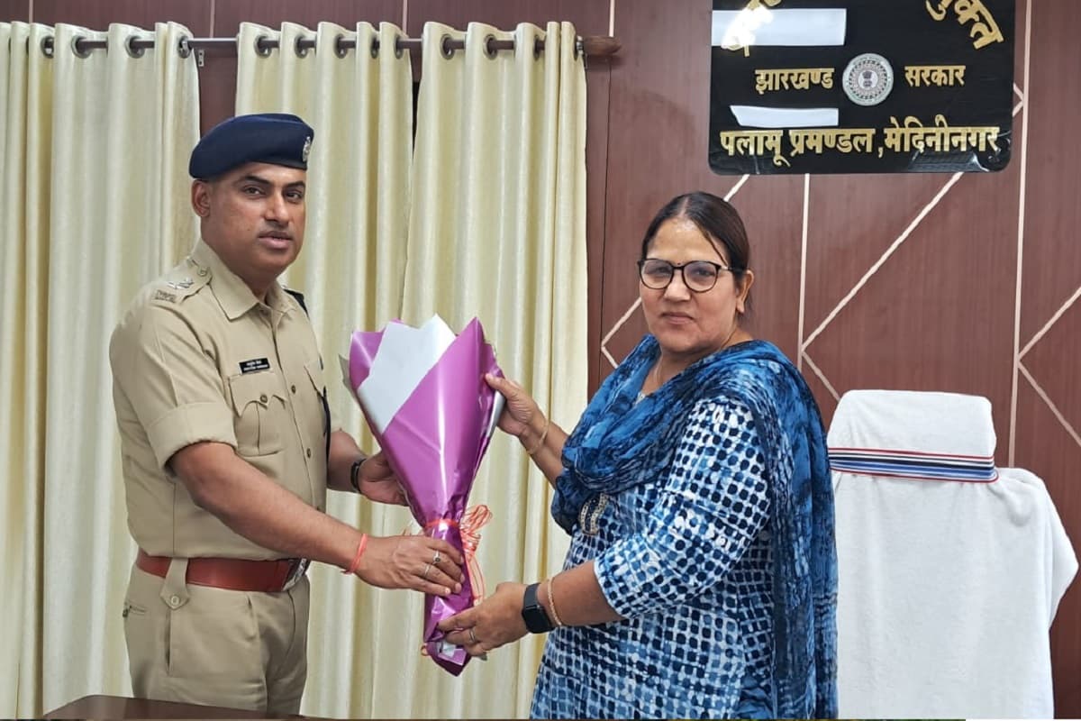 पलामू के प्रमंडलीय आयुक्त से मिले गढ़वा के एसपी, विधि-व्यवस्था पर हुई चर्चा