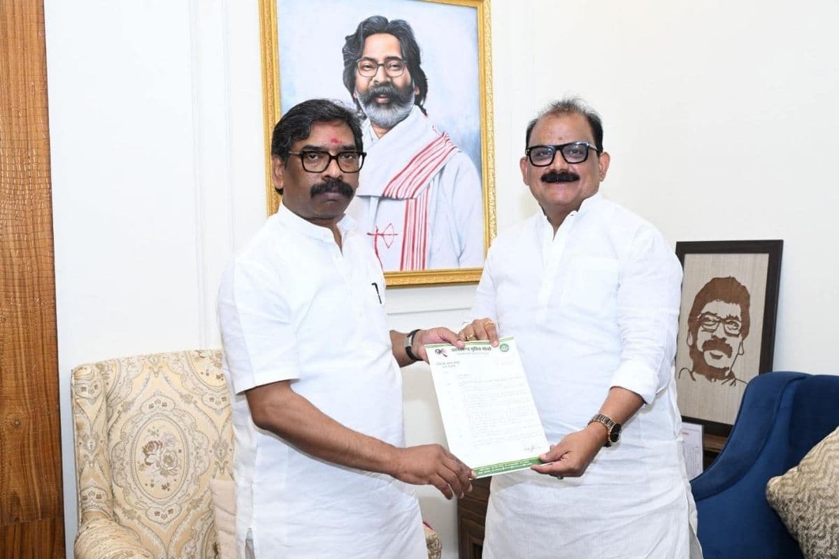 गढ़वा: पूर्व मंत्री मिथिलेश ठाकुर ने सीएम हेमंत सोरेन से की मुलाकात, रंका में नए निबंधन कार्यालय की मांग