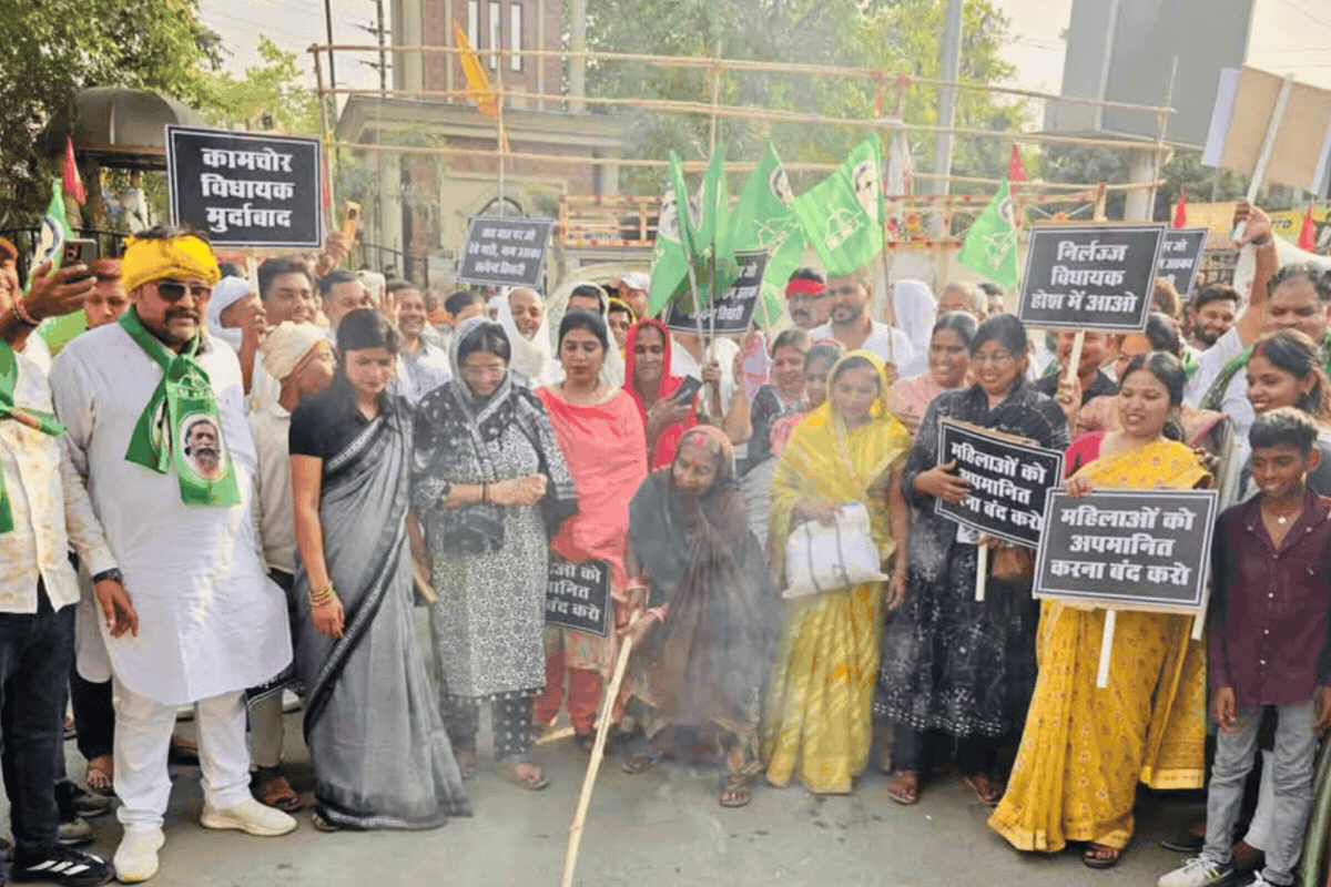 गढ़वा: झामुमो का विरोध, विधायक सत्येंद्रनाथ तिवारी का पुतला दहन, अभद्र टिप्पणी पर हमला