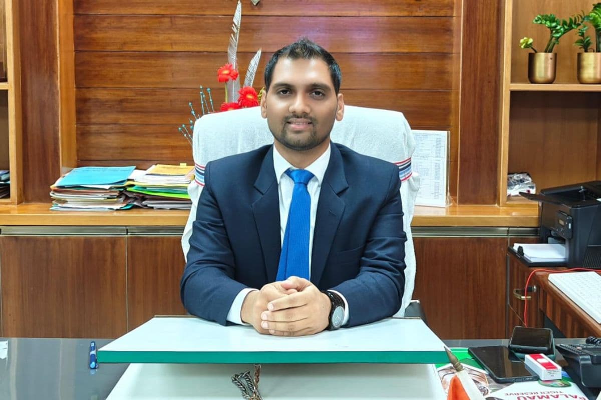 एक्शन मोड में गढ़वा: शराब के नशे में ड्यूटी करने वाले 3 सरकारी बाबू सस्पेंड, ग्रामीणों से बदसलूकी पड़ी भारी