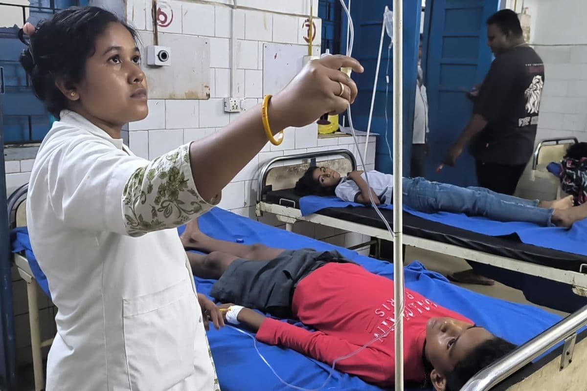 गिरिडीह में मौत बांट रहा था गुपचुप वाला! शाम को खाया फिर सुबह होते ही 23 पहुंचे अस्पताल, 1 मासूम की मौत