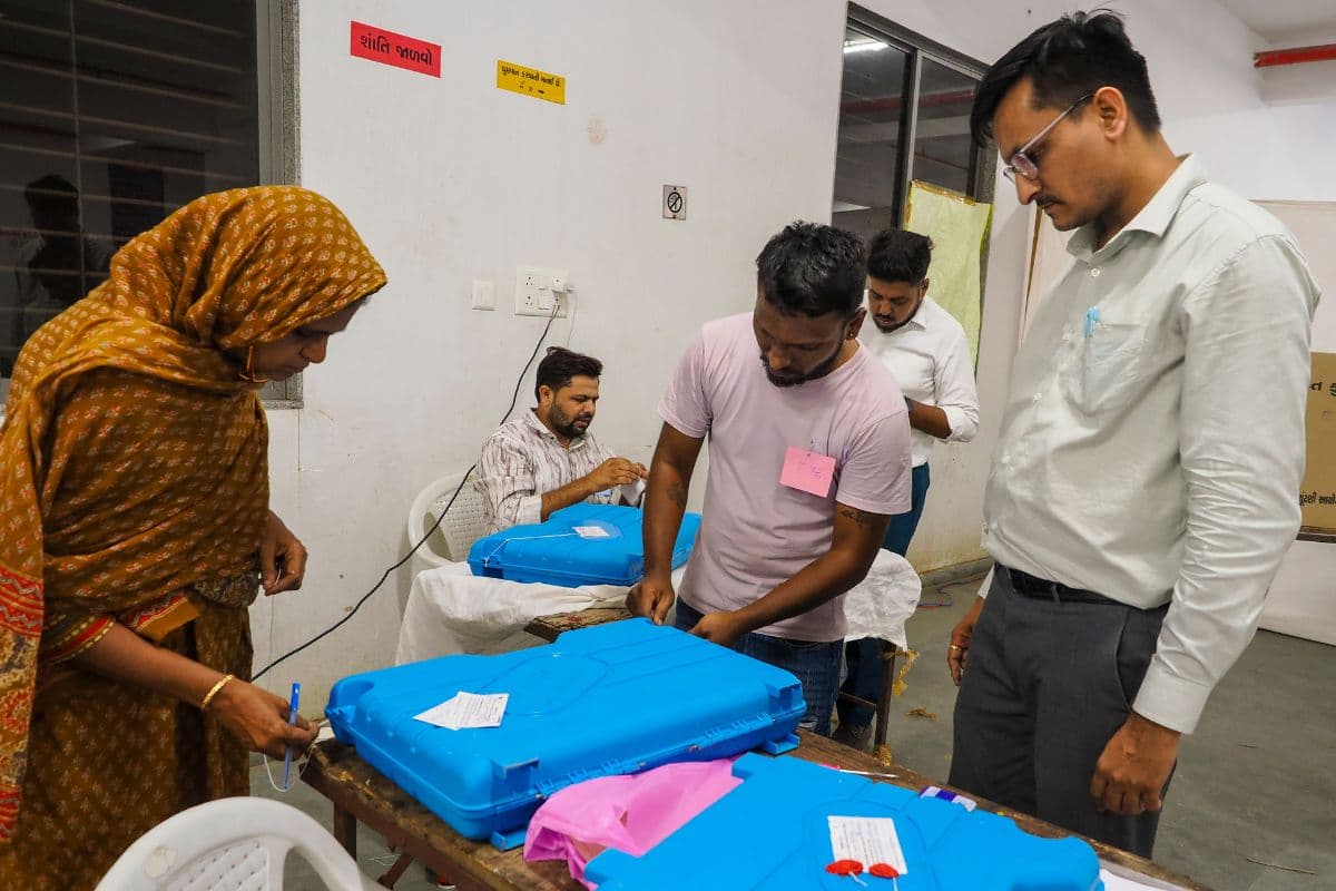 गुजरात में फिर लहराया भगवा, 9 निगमों में बीजेपी की जीत, छह में गिनती जारी