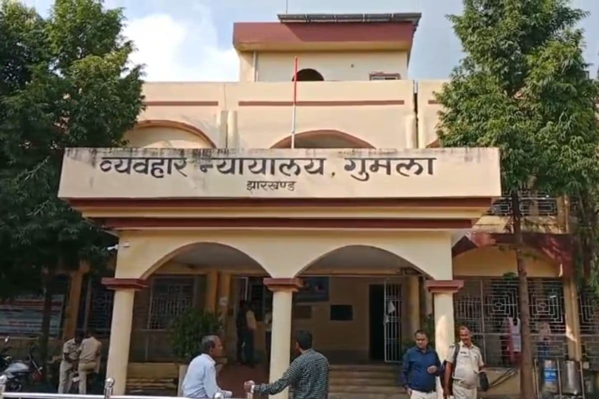 गुमला में कानून का चला डंडा: मासूम से दरिंदगी के दोषी गोपी लोहरा को 20 साल की जेल, कोर्ट ने सुनाया सख्त फैसला