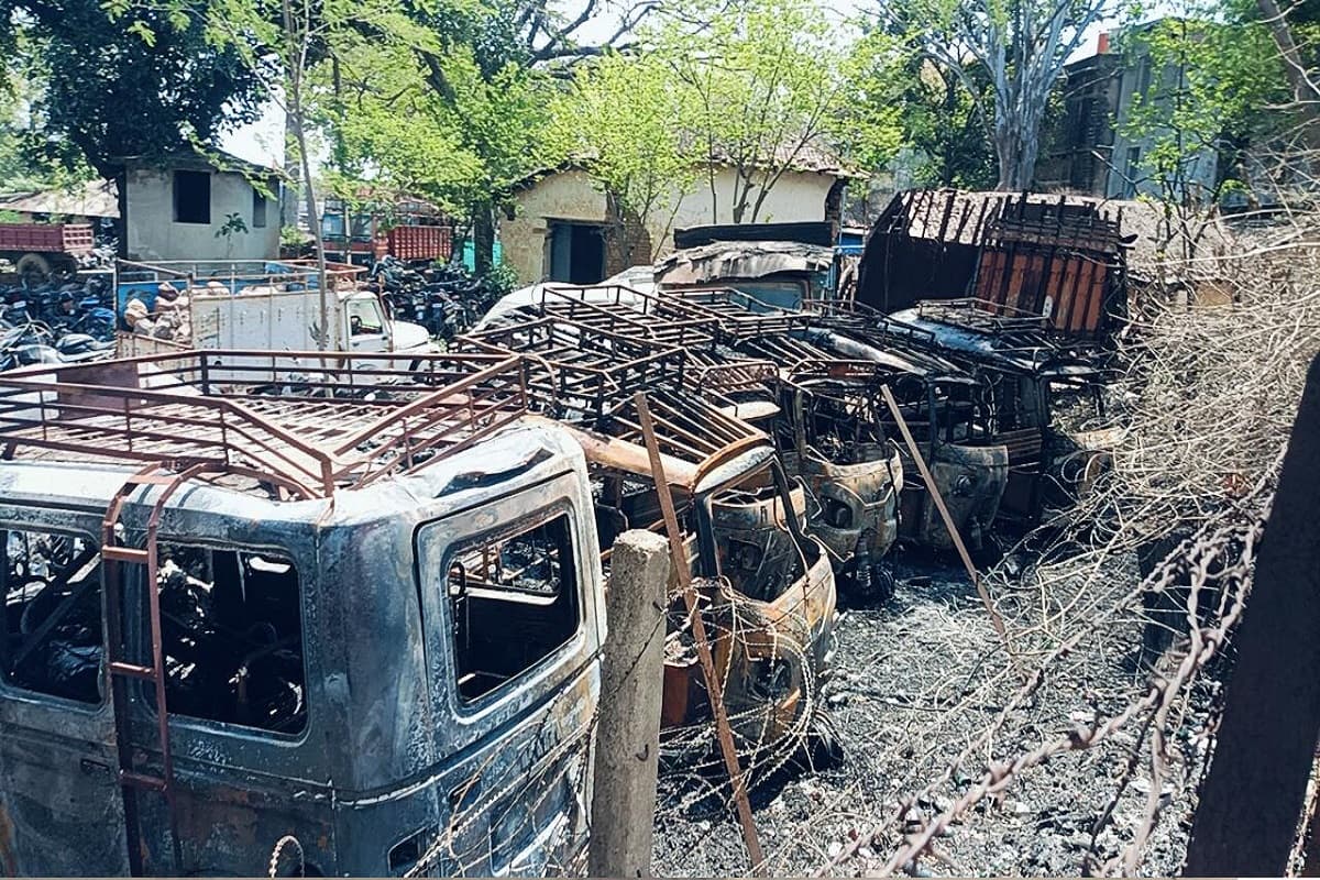 घाघरा थाना परिसर में लगी आग, कई गाड़ियां जलकर खाक