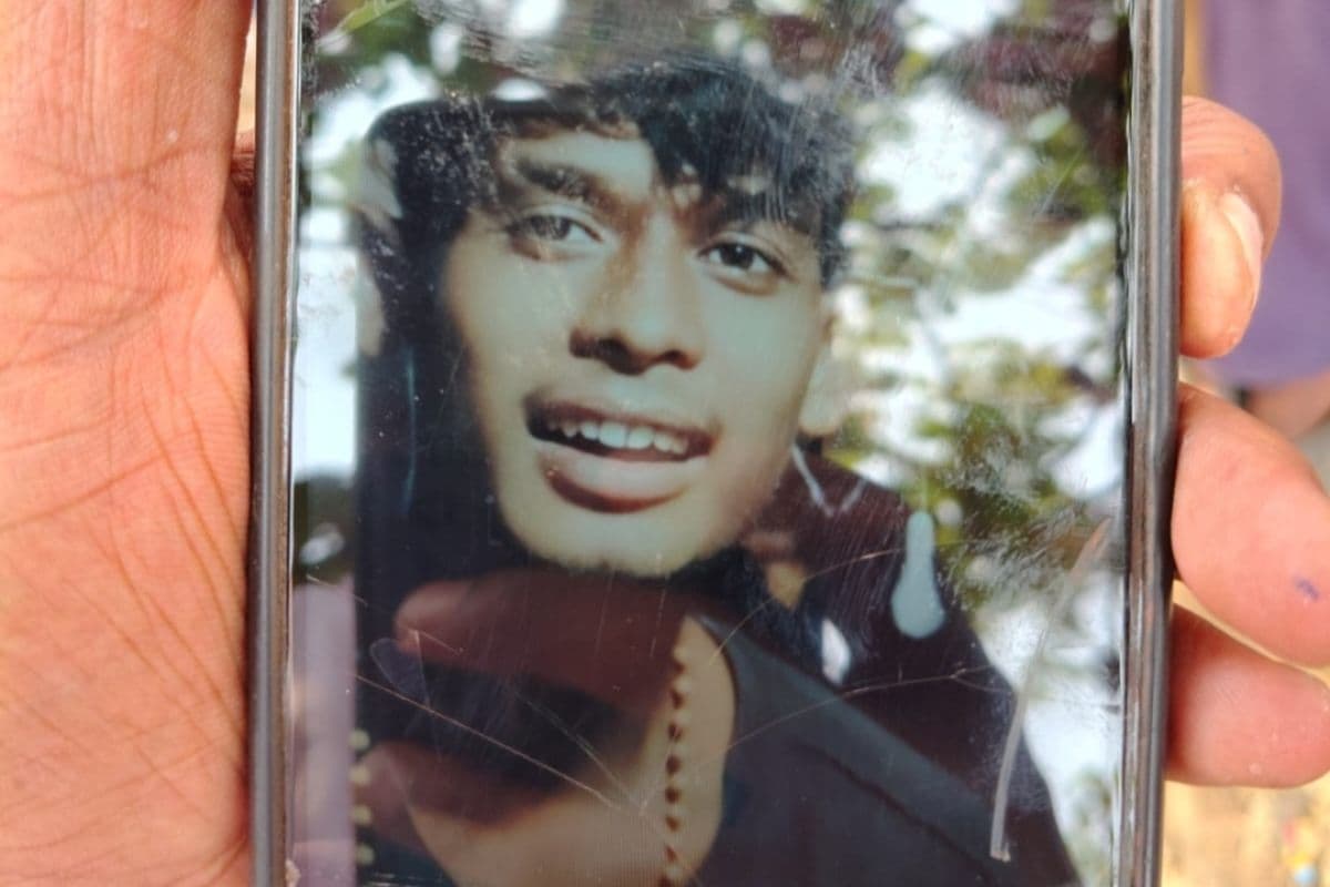 गुमला: मजदूरी कर प्रेमिका को बनाया नर्स, 'धोखा' मिला तो प्रेमी ने महुआ के पेड़ से लटककर दे दी जान