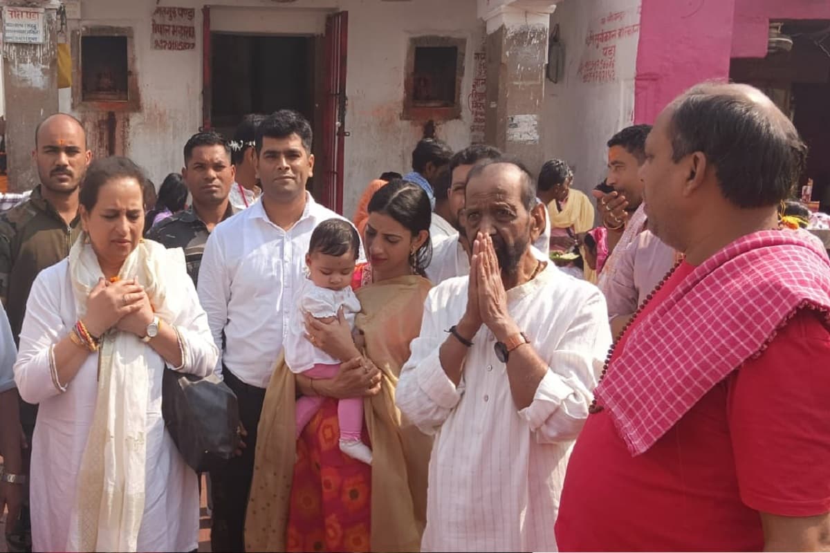 बाबा दरबार पहुंचे 1983 विश्वकप विजेता टीम के सदस्य गुंडप्पा विश्वनाथ, बोले – देश के लिए खेलना सबसे बड़ा गौरव