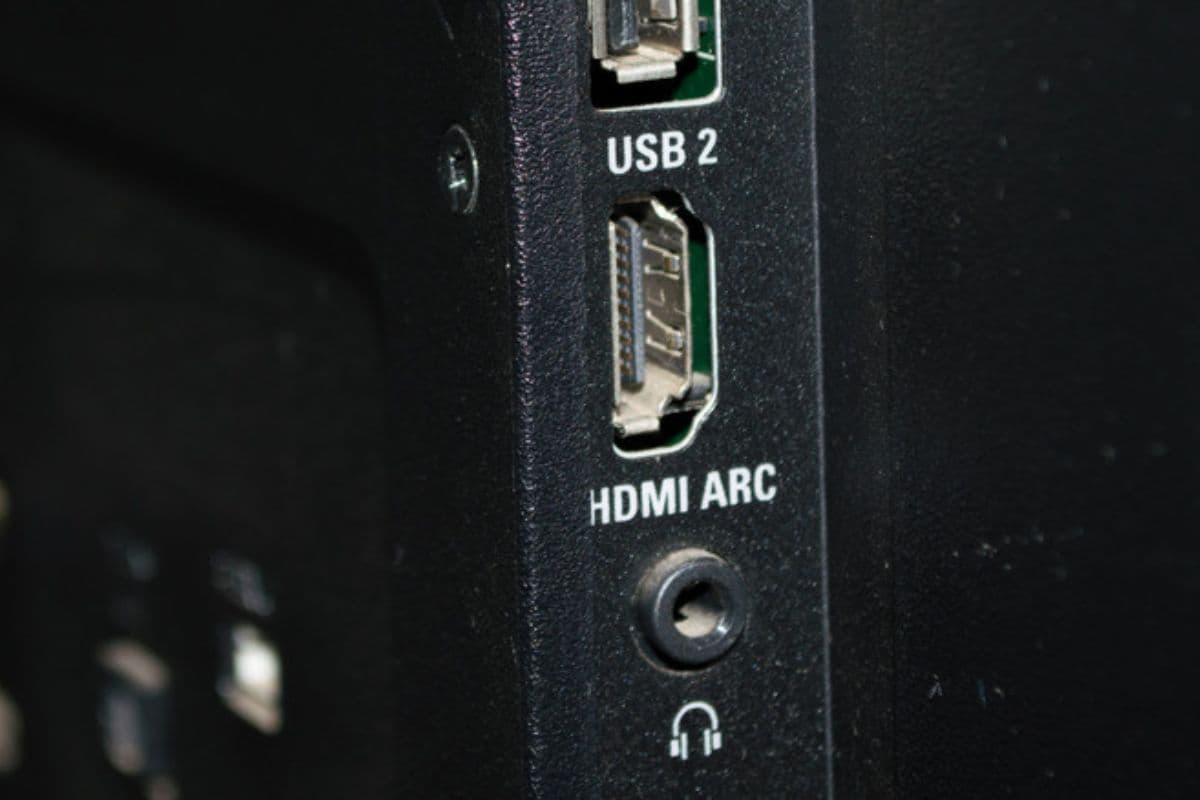 Smart TV में HDMI पोर्ट के पास क्यों लिखा होता है ARC या eARC? जान लें इसका असली काम