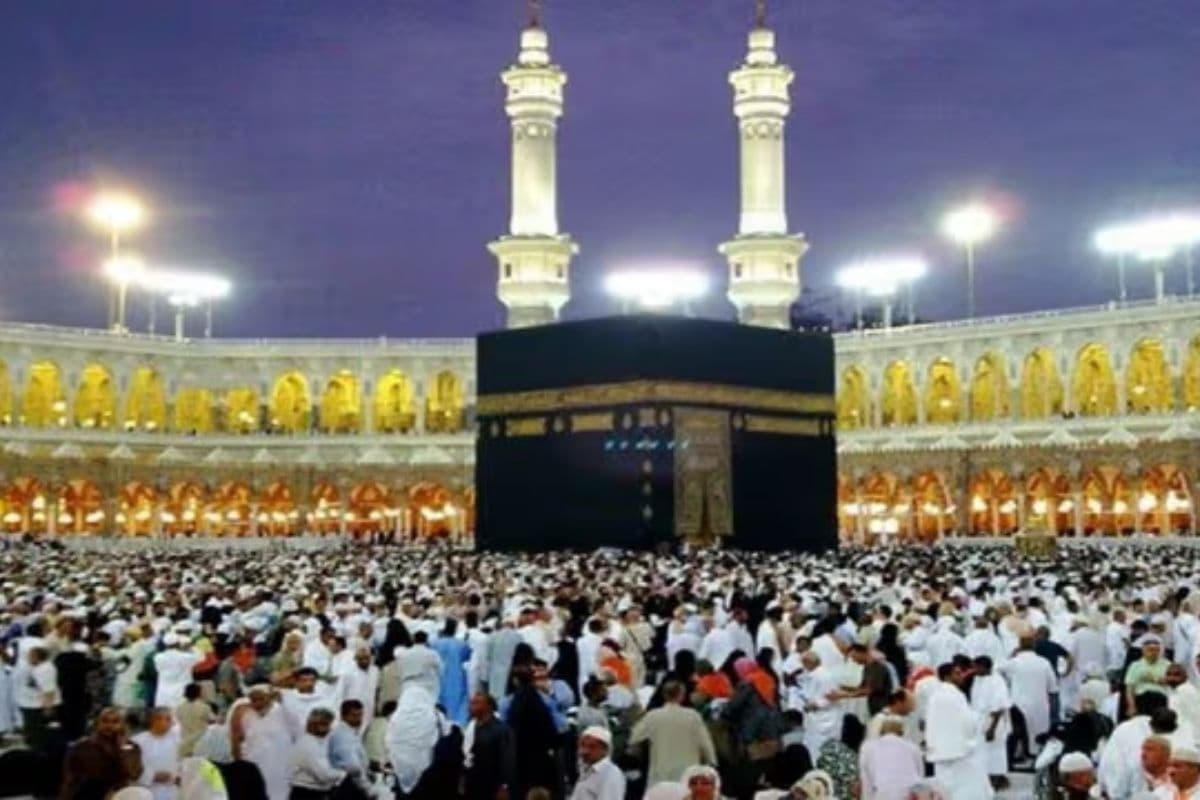 अब 'स्मार्ट बैंड' से लैस होंगे हाजी, एआई  तकनीक रखेगी सेहत और लोकेशन पर नजर