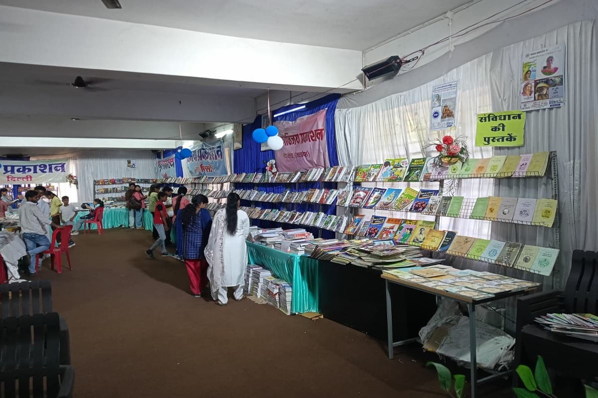 हजारीबाग में पुस्तक मेले का समापन, अब गिरिडीह में नौ से 12 अप्रैल तक लगेगा मेला