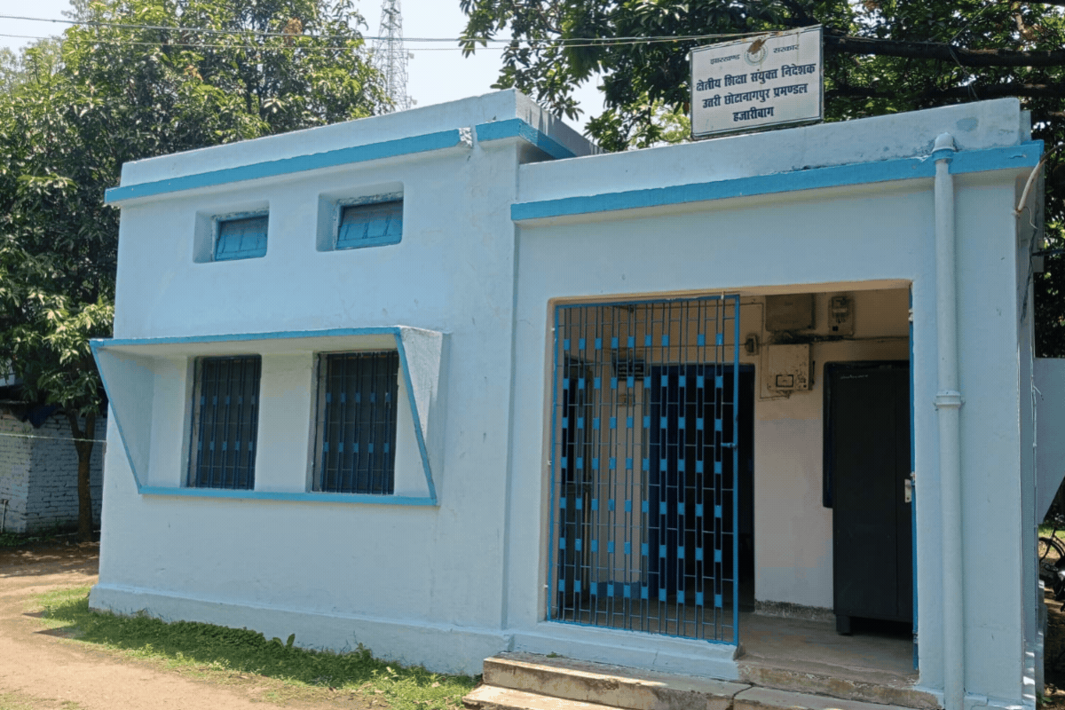 हजारीबाग के 1457 सरकारी स्कूलों में फंड की किल्लत, शिक्षक अपनी जेब से चला रहे शिक्षा व्यवस्था