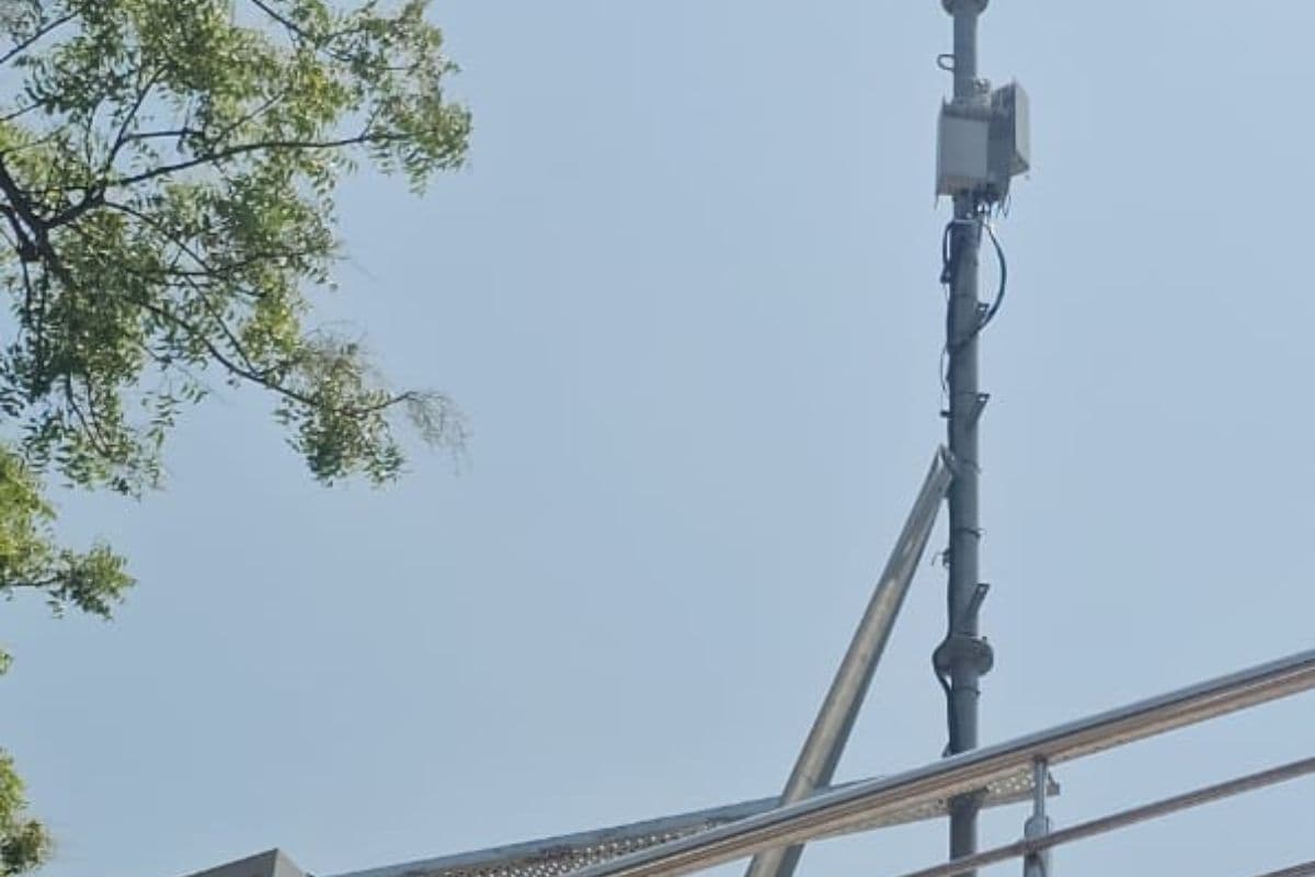 सीएम हेमंत के पैतृक गांव नेमरा में खत्म हुआ नेटवर्क का 'वनवास': DC के निरीक्षण के बाद चालू हुआ जियो का टावर
