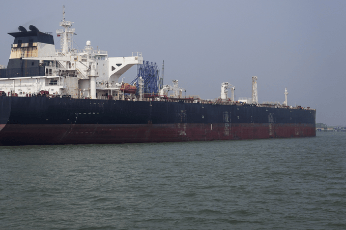 अमेरिकी नाकाबंदी और ईरानी फायरिंग भी नहीं रोक पाई, कच्चा तेल लेकर भारत आ रहा 'देश गरिमा'