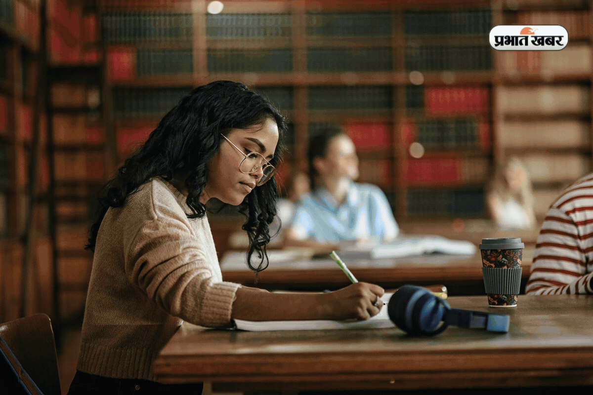 कम बजट में टॉपर बनने का फॉर्मूला, ऐसे करें स्मार्ट पढ़ाई