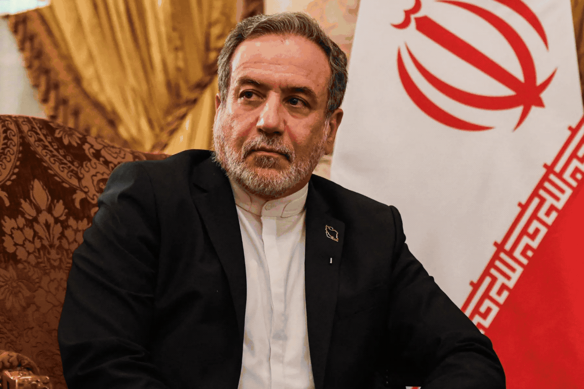 'मिनाब 168' विमान से पुतिन से मिलने रूस पहुंचे ईरानी विदेश मंत्री, क्या अब रुकेगी मिडल ईस्ट जंग?