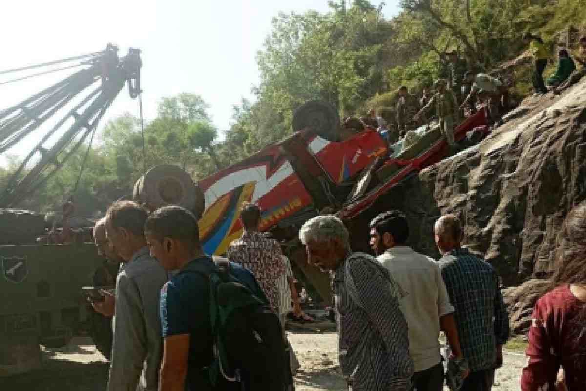 Jammu and Kashmir: उधमपुर हाईवे पर बस पलटी, 7 की मौत, कई घायल