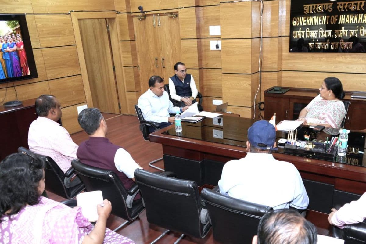 IIM कोलकाता सिखाएगा व्यापार के गुर: झारखंड की 50 हजार महिला उद्यमियों को 'करोड़पति दीदी' बनाने की तैयारी