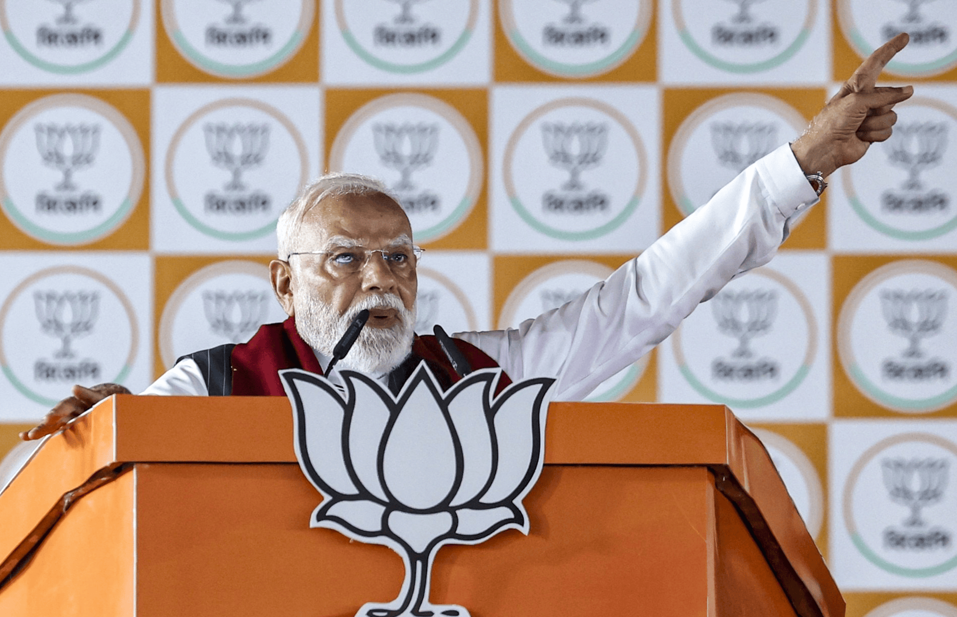 पीएम मोदी पर आखिर खरगे ने ऐसा क्या कह दिया कि देनी पड़ी सफाई! हमलावर हुई बीजेपी