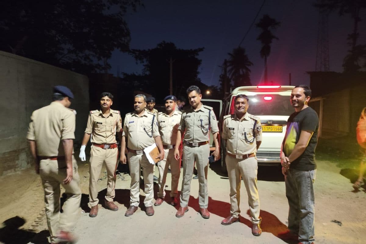 किशनगंज रेड लाइट एरिया में पुलिस का छापा, 4 नाबालिग समेत 9 युवतियां कराई गईं मुक्त