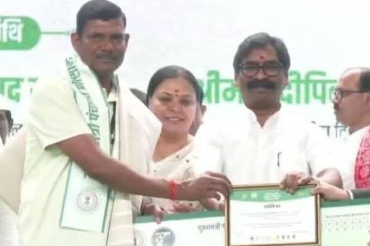 कोडरमा जिला परिषद बना झारखंड में नंबर-1: CM हेमंत ने किया सम्मानित, पंचायतों को भी मिले कई पुरस्कार