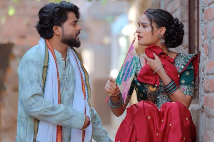 नया गाना 'ले ले अईहS पेप्सी' हुआ रिलीज, प्रीति तिवारी का दिखा देसी लुक