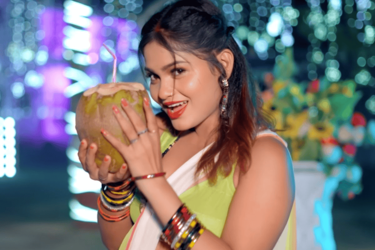 नया गाना 'नारियलवा' रिलीज, भाभी मुस्कान संग मस्ती करते दिखे चंदन चंचल