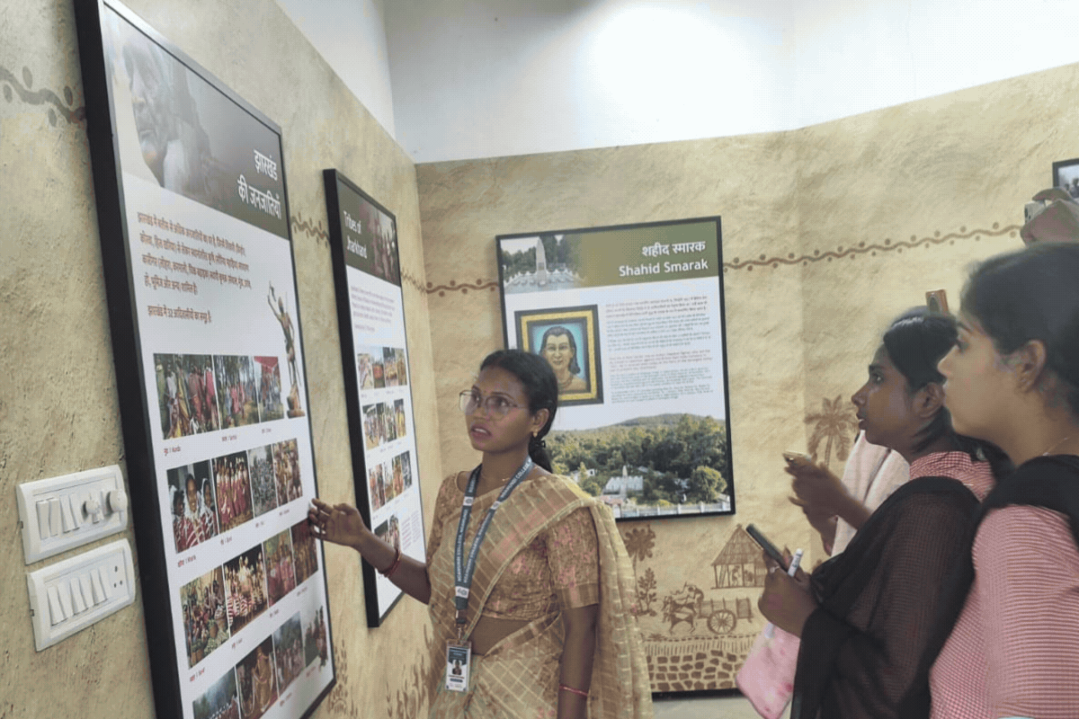 नोवामुंडी कॉलेज के विद्यार्थियों ने चाईबासा नेचर सेंटर का शैक्षणिक भ्रमण किया