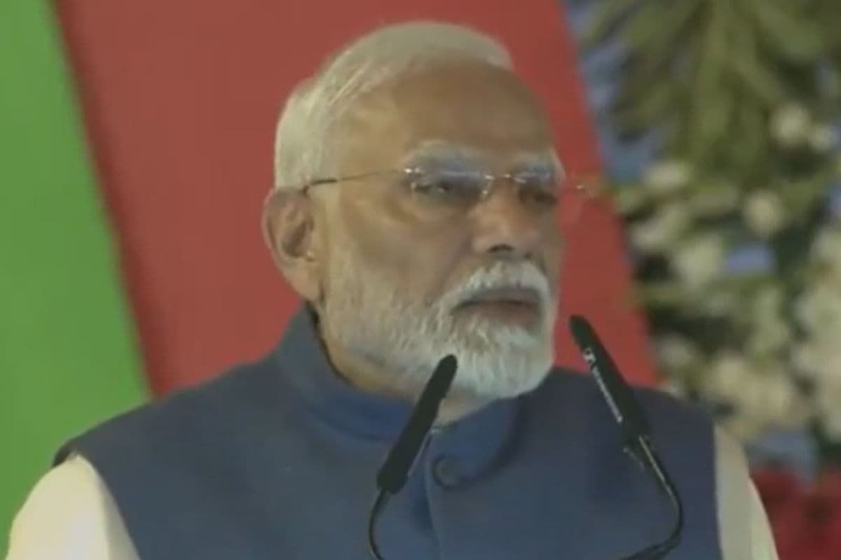 वाराणसी : महिला सम्मेलन में बोले पीएम मोदी महिलाओं को शासन में भागीदार बनाने के लिए 33% आरक्षण जरूरी