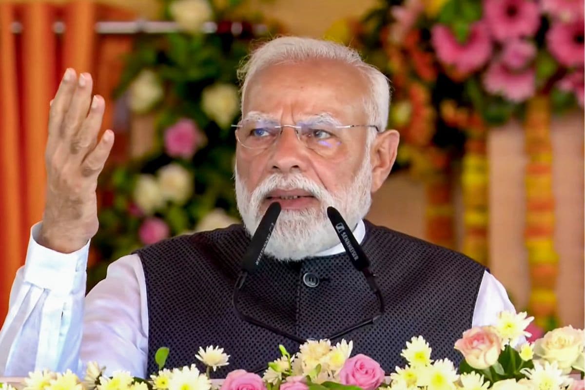 पीएम मोदी ने विपक्ष को बताया सत्ता का भूखा, कहा- यूपी गड्ढों के लिए था फेमस, अब एक्सप्रेसवे बनी पहचान