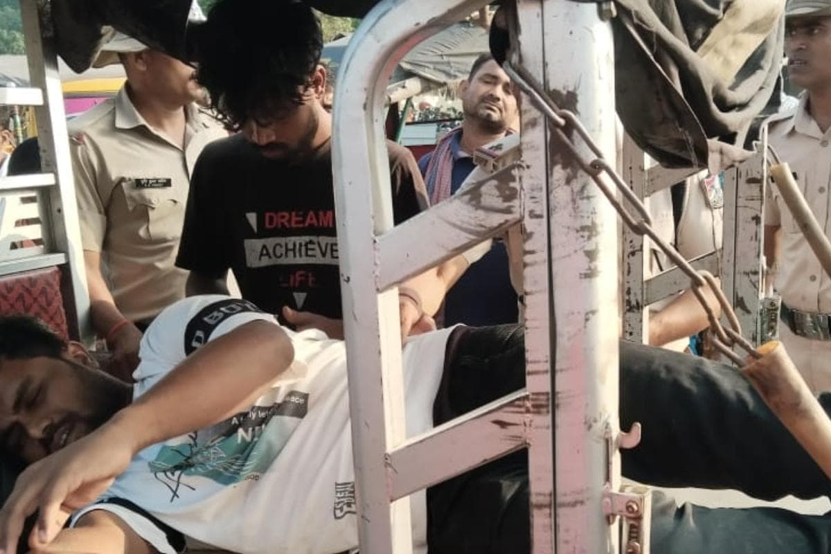 पाकुड़ में ट्रेन की चपेट में आने से एक युवक हुआ जख्मी, आरपीएफ ने पहुंचाया अस्पताल