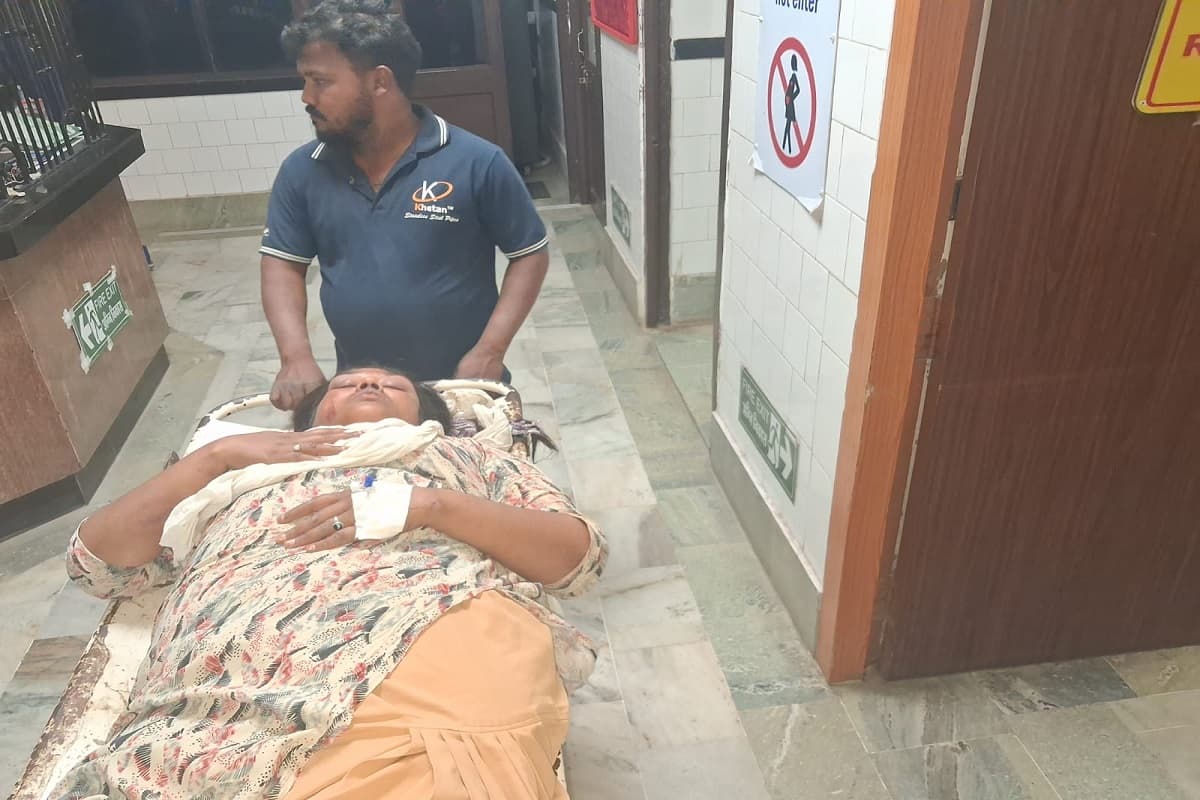 पलामू में दिनहदाड़े लूट, सीएसपी संचालक दंपति को गोली मार किया घायल