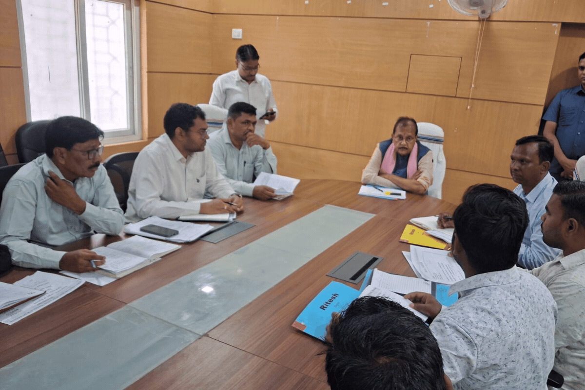 पलामू में पेयजल संकट पर बैठक, वित्त मंत्री ने चापाकल मरम्मत और नए लगाने के लिए दिए निर्देश