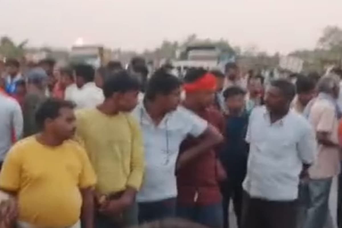 सड़क हादसे में विश्रामपुर के युवक की मौत, आक्रोशित ग्रामीणों ने नेशनल हाइवे किया जाम