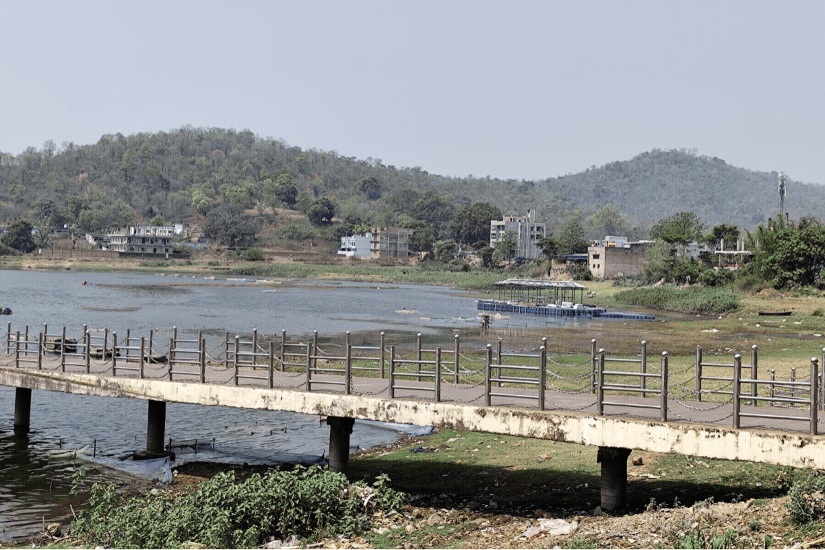 पहाड़ियों से घिरा पतरातू डैम प्रदूषण की चपेट में, पावर प्लांट और कॉलोनी की पानी सप्लाई पर भी खतरा
