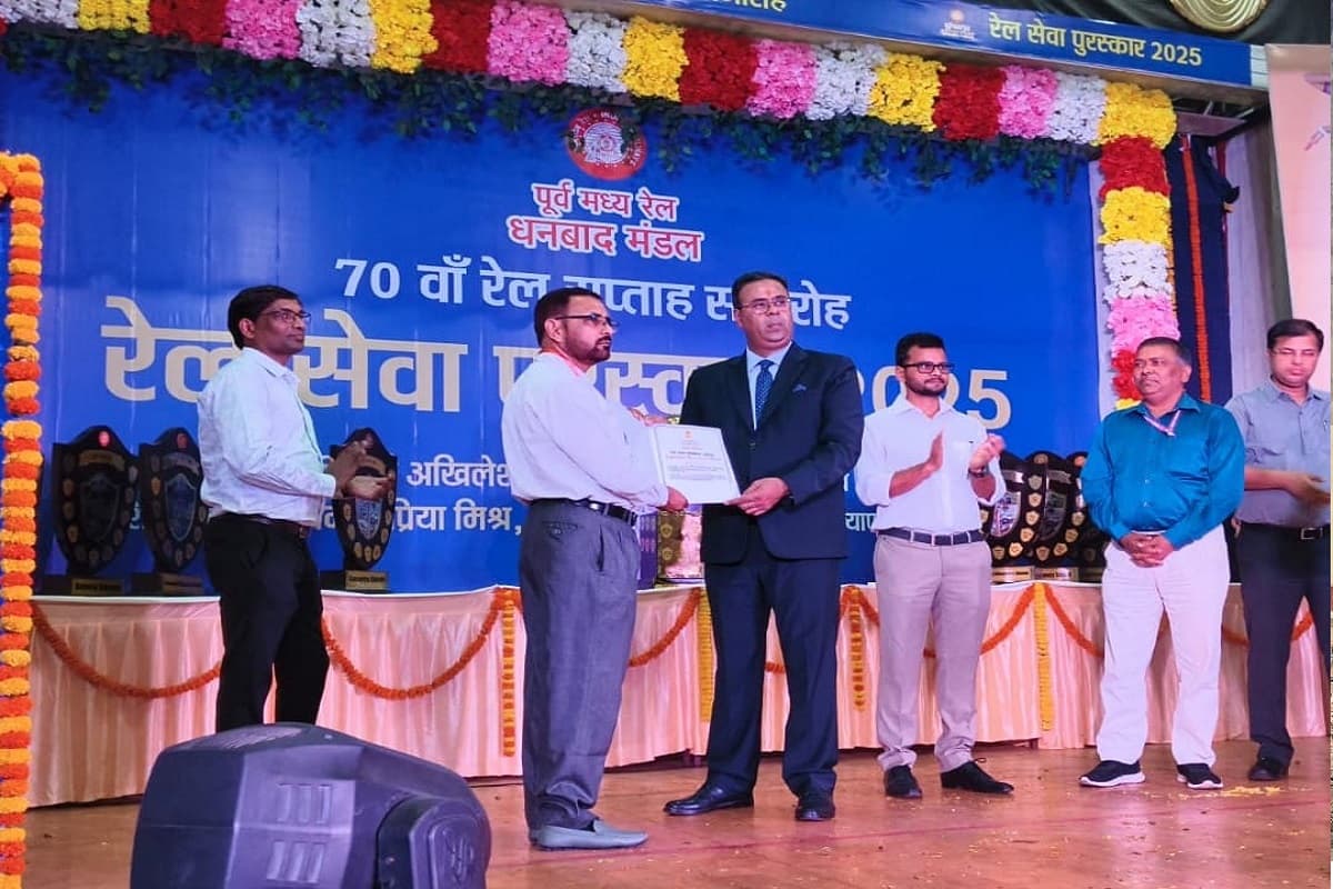 धनबाद मंडल में 70वां रेल सप्ताह समारोह, उत्कृष्ट रेलकर्मियों को मिला सम्मान