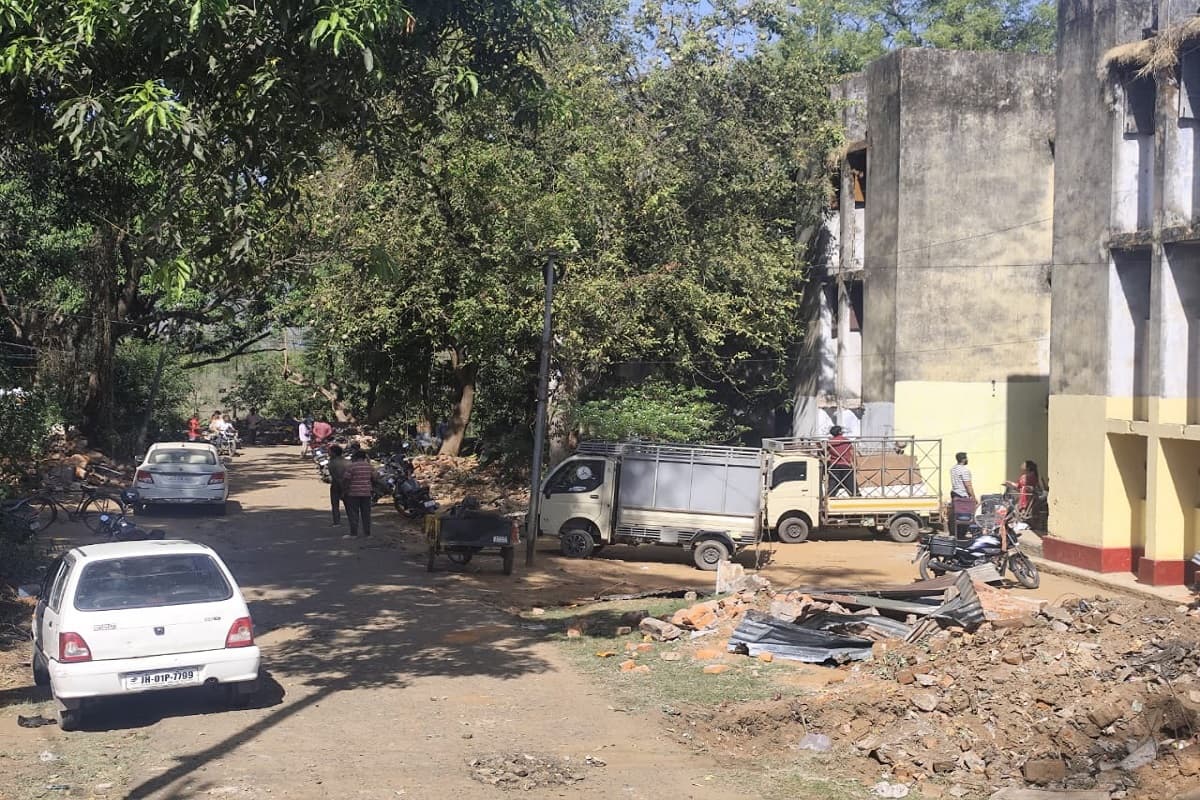 हेसला पंचायत में 1200 से अधिक क्वार्टर खाली, 8000 की आबादी पर विस्थापन का संकट