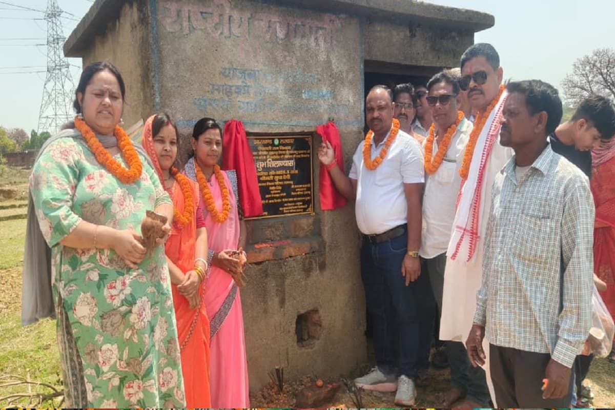 पतरातू के डाडीडीह तालाब में घाट होगा निर्माण, किया गया शिलान्यास