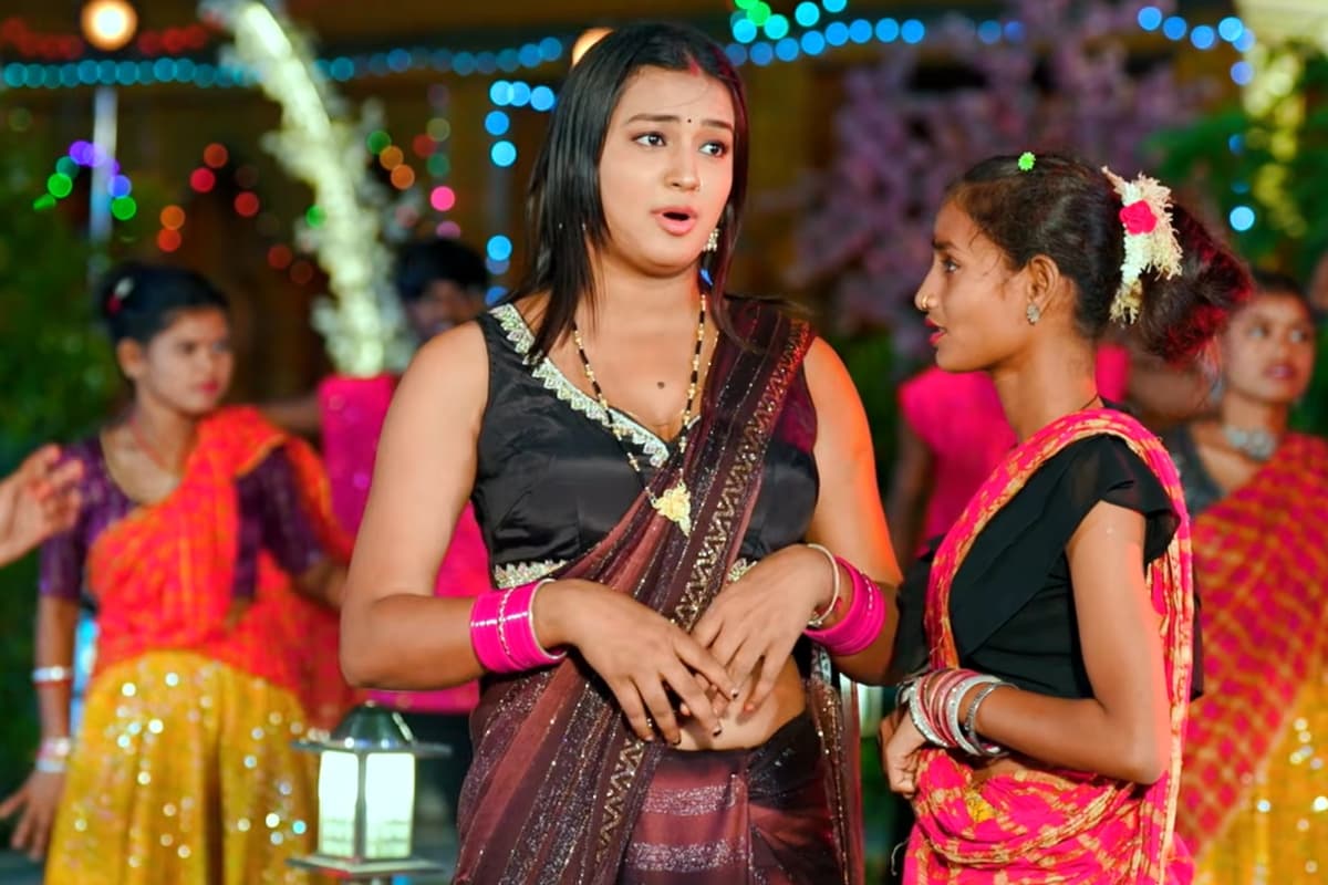 “इंग्लिश बोलेला बलमुआ” ने मचाया धमाल, रिलीज होते ही वायरल हुआ गाना