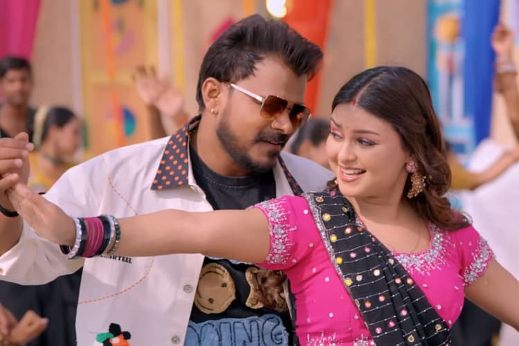 प्रमोद प्रेमी का नया गाना 'कमर के दरदिया' आउट, प्रिया रघुवंशी का दिखा कातिलाना अंदाज