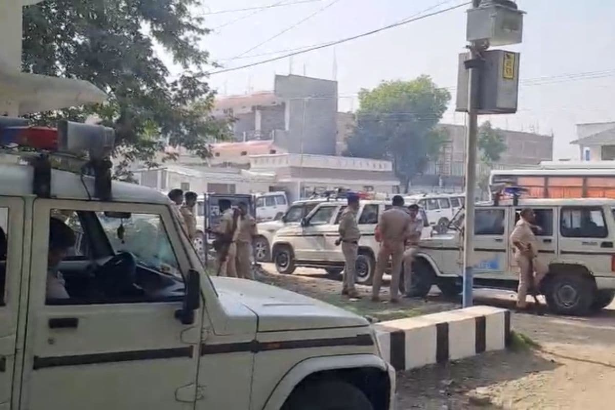 JDU विधायक पप्पू पांडे के घर पर रेड, SP विनय तिवारी पूरी टीम के साथ पहुंचे आवास